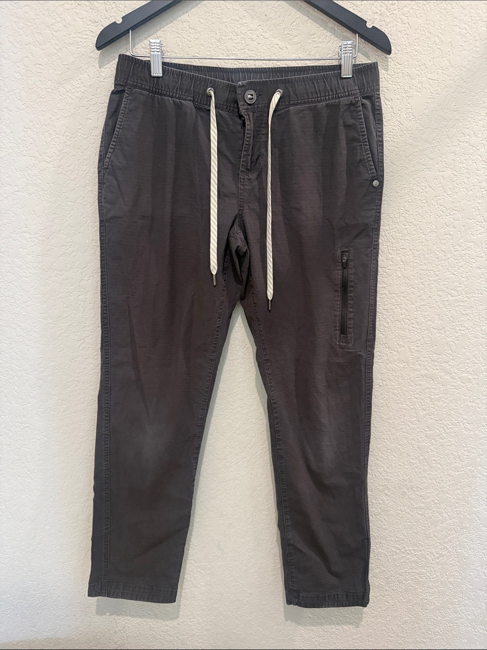 Vuori Men's Charcoal Drawstring Jogger Pants - Casual Everyday Wear size 30